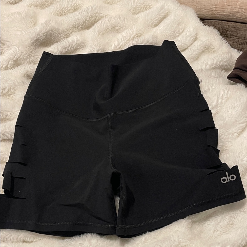 ALO Yoga Women's Black bike ripped Warrior  3” Shorts